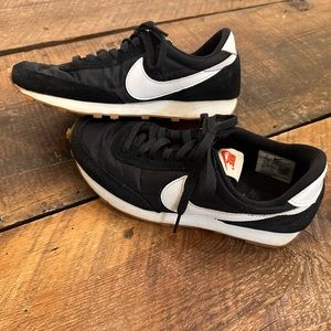 Black Nike Daybreak size 7